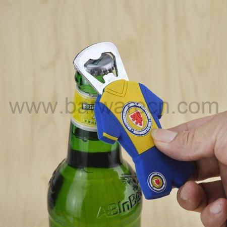 ouvreur de bouteille de bière en pvc personnalisé 3d avec logo en relief 